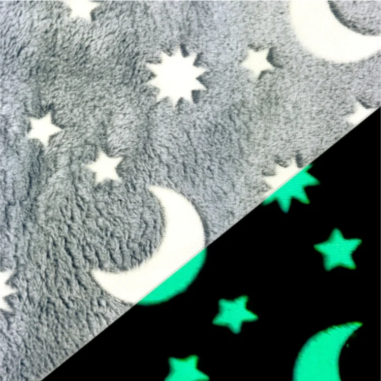 Wellnessfleece Glow in the Dark Mond, hellgrau