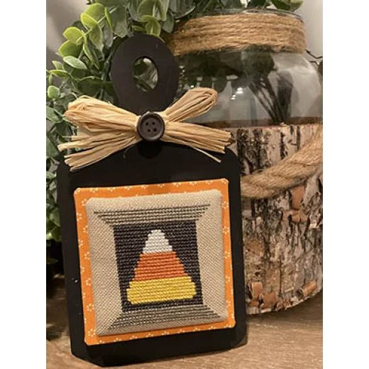 Crafty Bluebonnet Designs - Candy Corn Spool