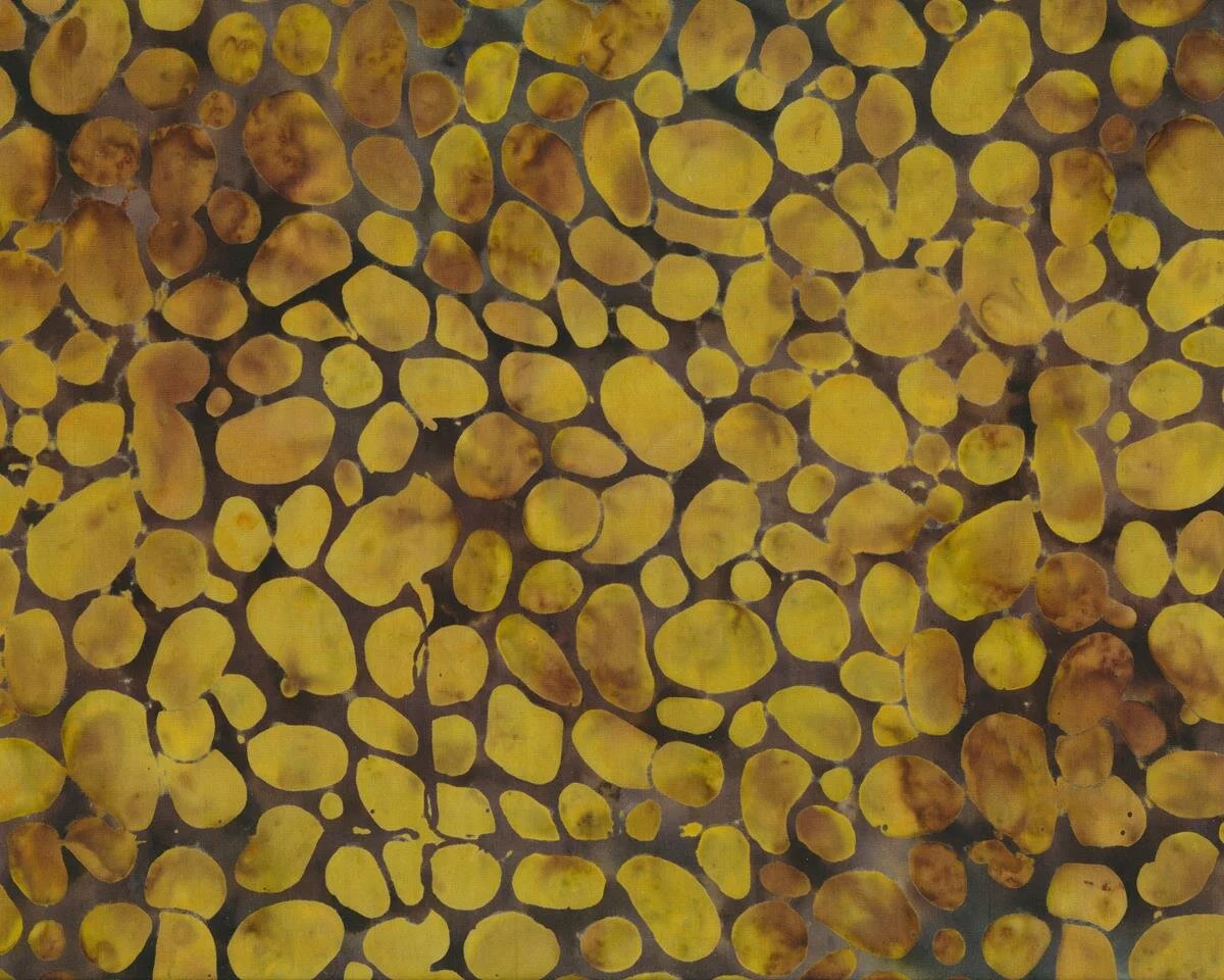 Batik-Patchworkstoff STICKS & STONES BATIKS, Steine, olivegelb-dunkelbraun, Moda Fabrics