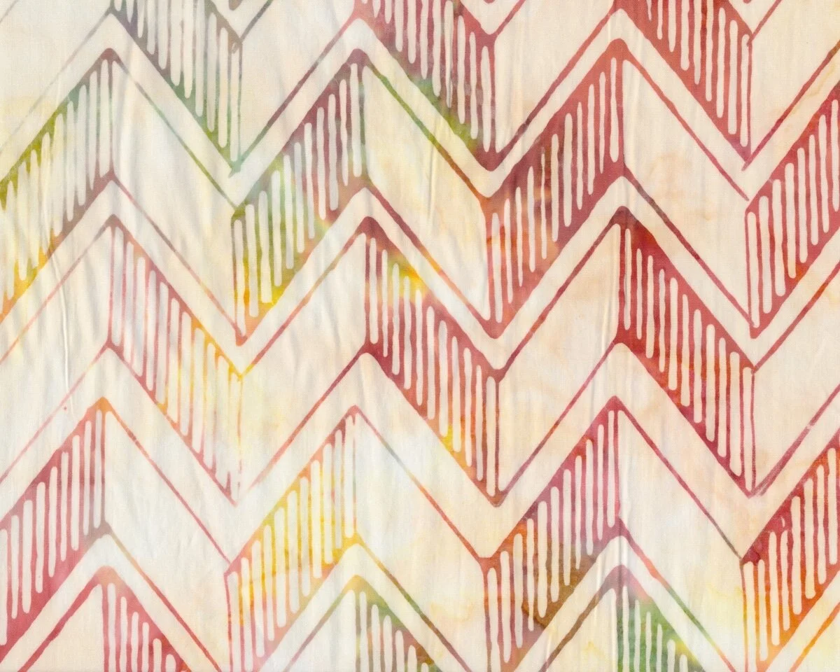 Batik-Patchworkstoff THE SWEET LIFE, Chevron-Zacken, cremé-pastellrot, Moda Fabrics