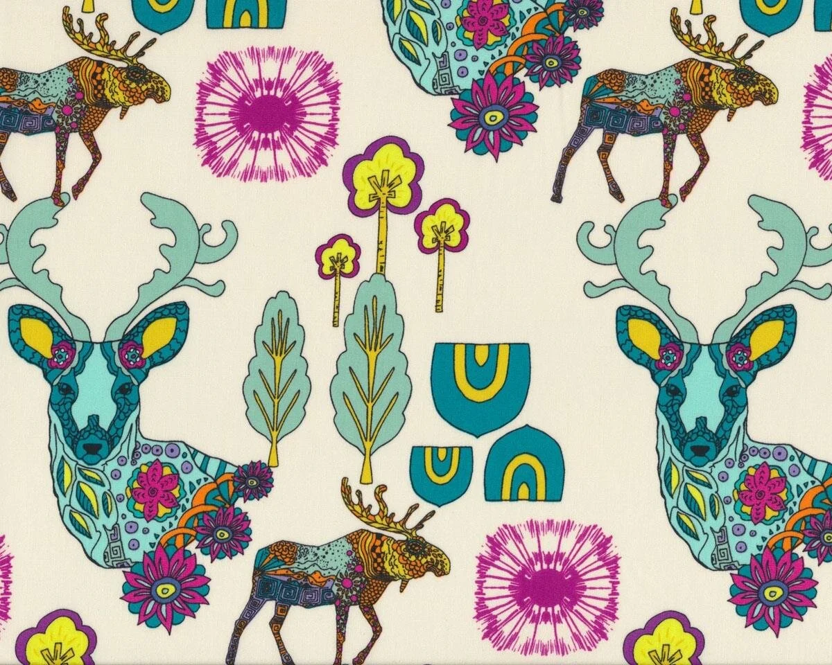 Feiner Popeline-Patchworkstoff UTOPIA, blumige Hirsche und Blüten, helles beige-mintgrün
