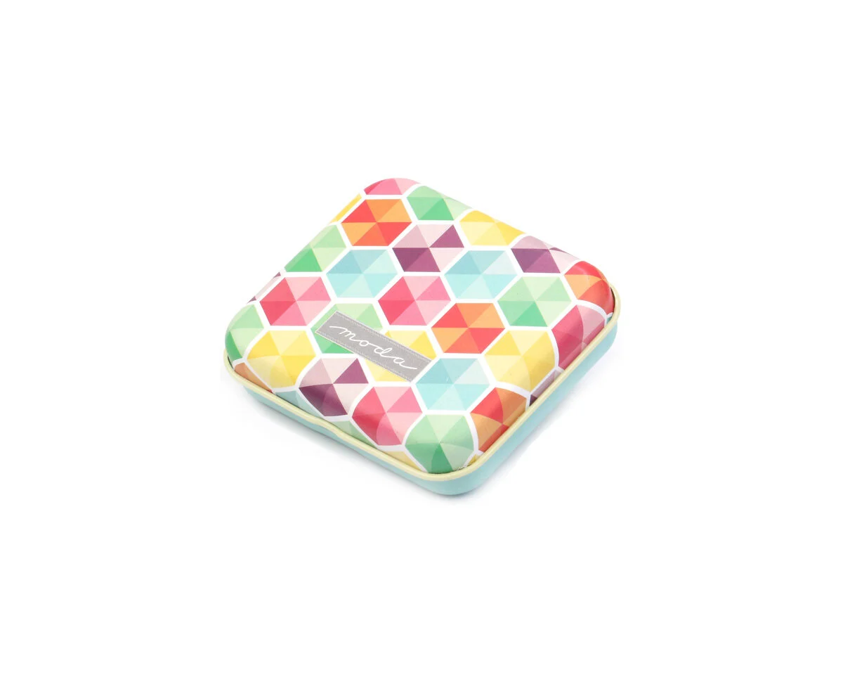 Metalldose MODA mit Hexagon-Quiltmuster, 8 x 7 cm, Moda Fabrics