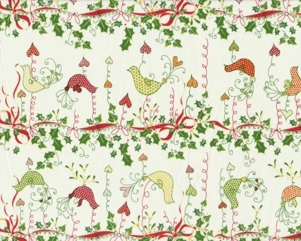 Patchworkstoff "Christmas Bird" mit zarten Vögelchen und Ilex-Ranke, rot-grün-cremé