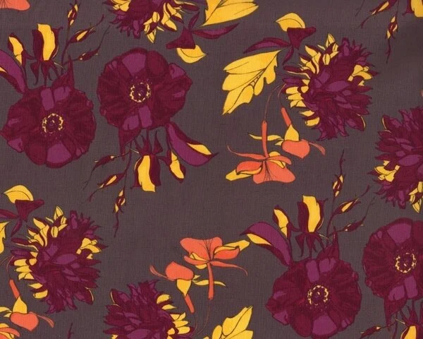 Patchworkstoff "Haven's Edge" mit gefüllten Blumen und Lilien, aubergine-lilagrau