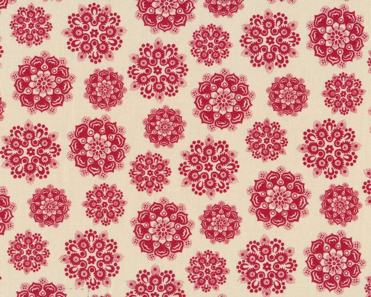 Patchworkstoff PETITES MAISONS DE NOEL, Ornament-Blumen, hellbeige-dunkelrot, Moda Fabrics