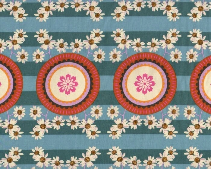Patchworkstoff PRETTY POTENT, Kamillenblüten, gedecktes petrol-terracotta