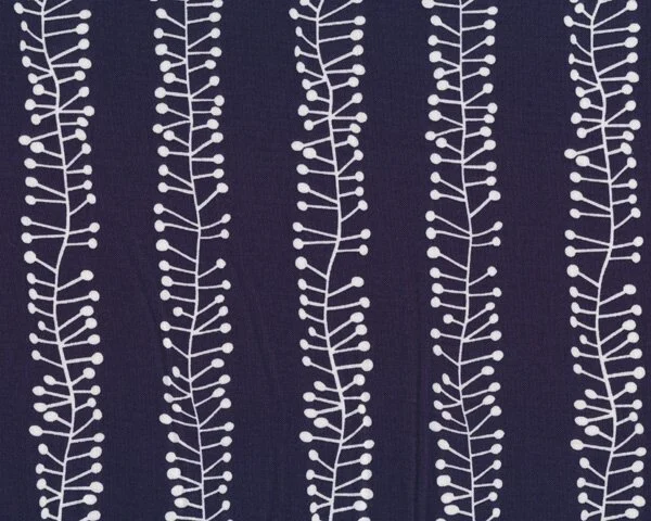 Patchworkstoff "Pure" mit Knospenranken, dunkelblau-gebrochenes weiß