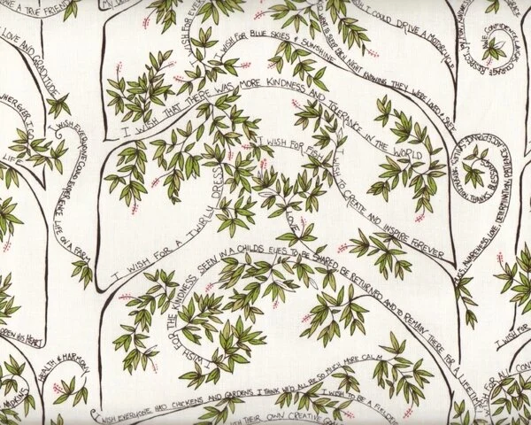 Patchworkstoff "Wish", Wunsch-Bäume mit Schrift, gebrochenes weiß-grasgrün