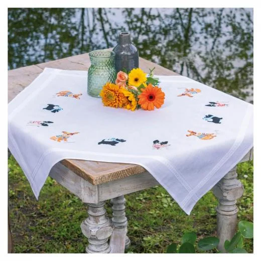 Vervaco - Tischdecke Hündchen vorgedruckt