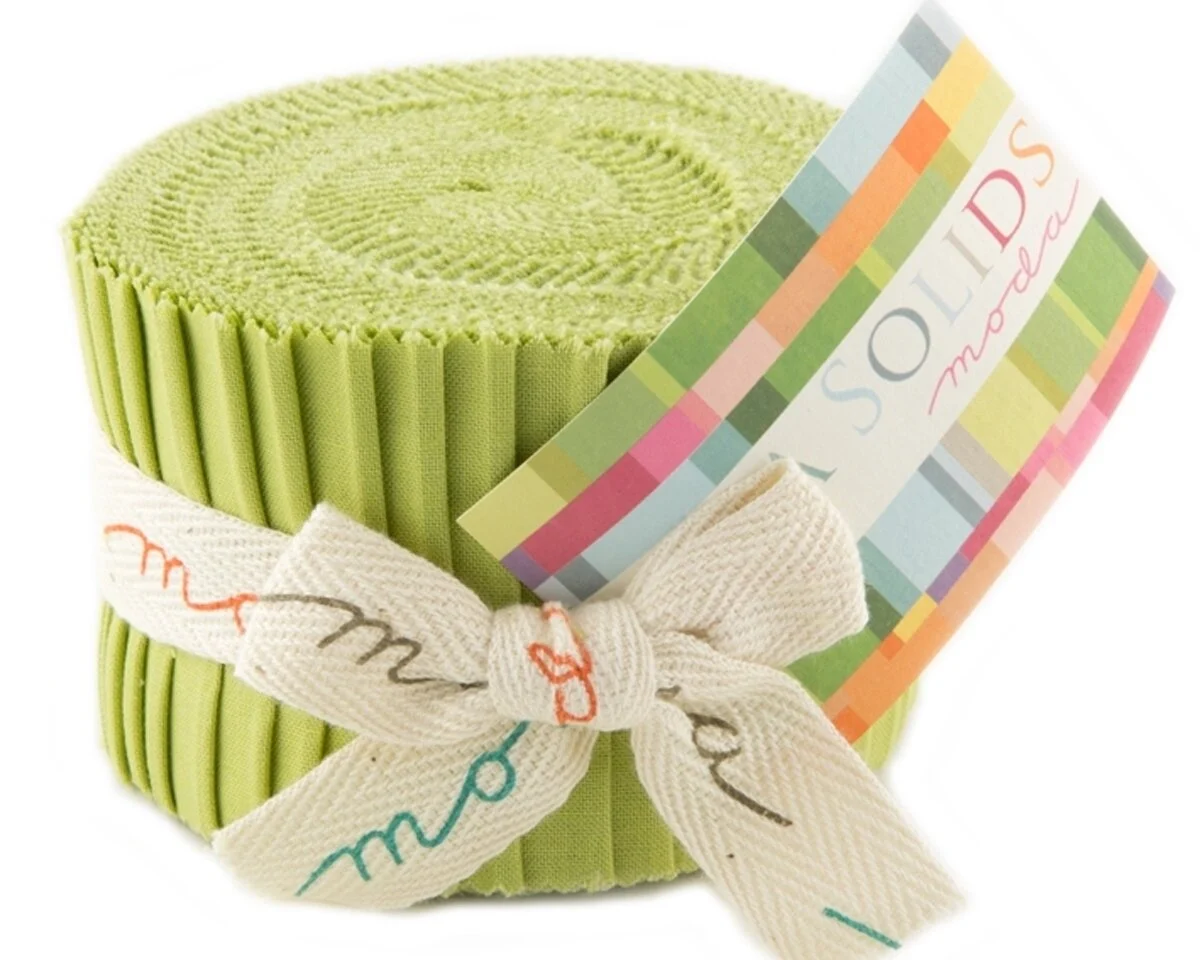 Precuts Junior Jelly Roll BELLA SOLIDS, 6 x 110 cm, 20 Streifen, helles apfelgrün, Moda Fabrics